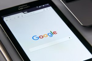 Barra de pesquisa do Google num tablet